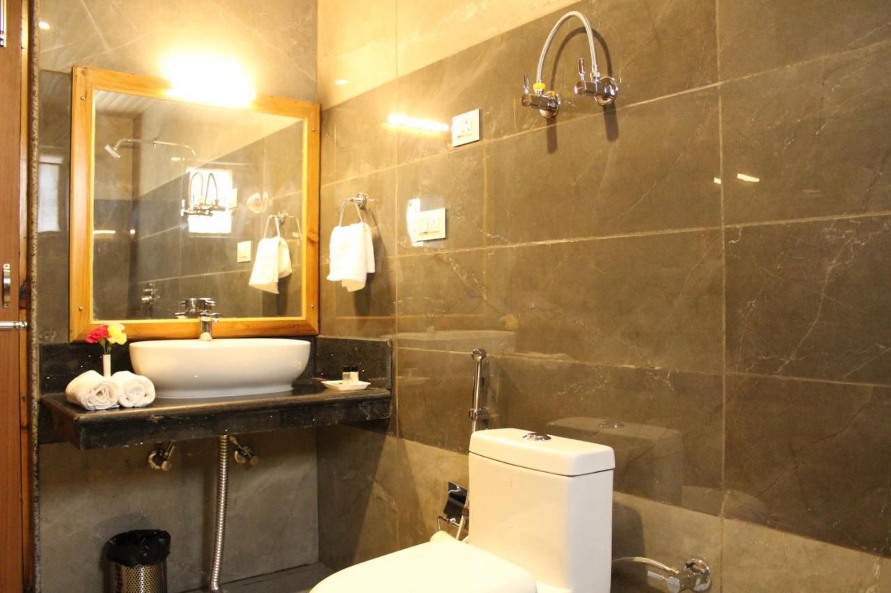 Hotel Vaibhav Regency Manāli Exteriér fotografie