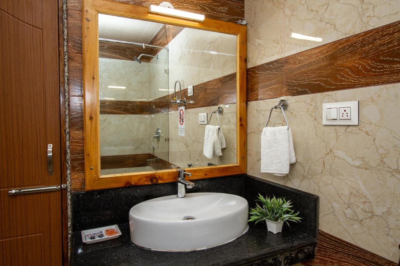 Hotel Vaibhav Regency Manāli Exteriér fotografie