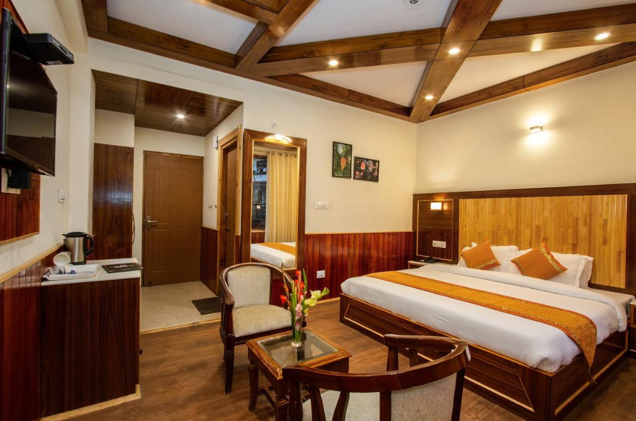 Hotel Vaibhav Regency Manāli Exteriér fotografie